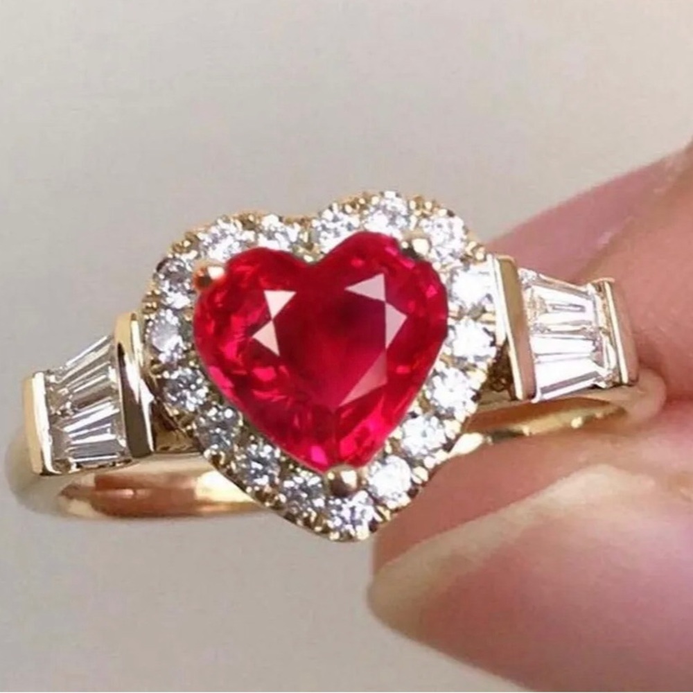 ❤️ Elegant Red Heart Shaped Ring - NEW - Various Sizes Available From 5 - 10 ❤️